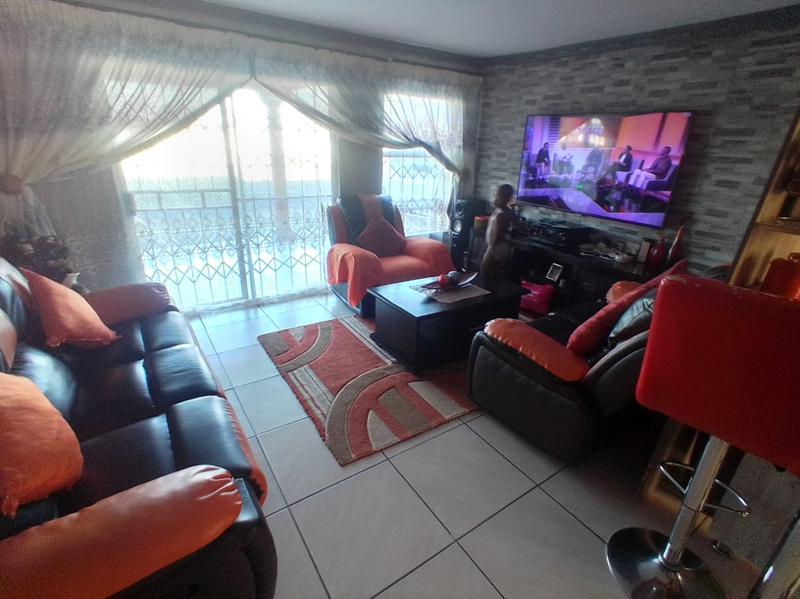 2 Bedroom Property for Sale in Lekgalong North West